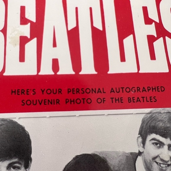 RARE- 1964 MEET THE BEATLES SIGNED SOUVENIR PHOTO CARDBOARD - RN15199 - Picture 4 of 6